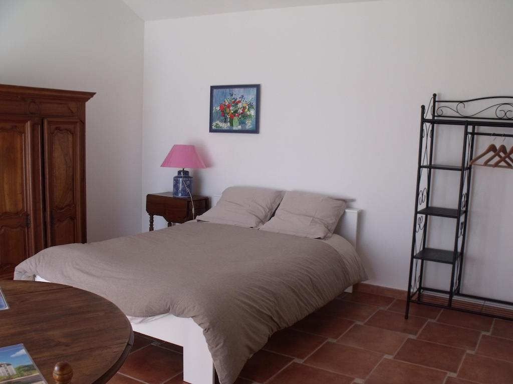 Domaine De La Marseillaise Apartamento La Crau Quarto foto